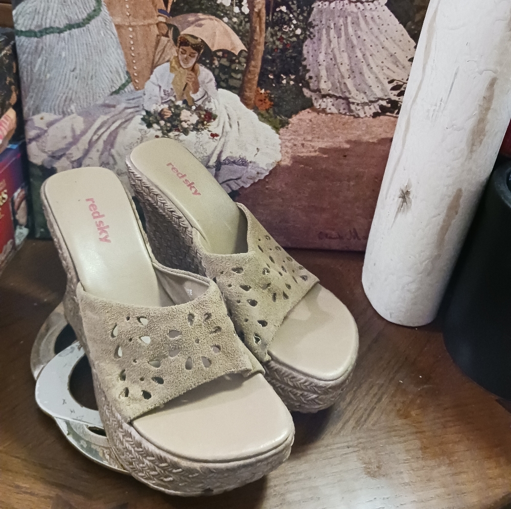 CLOSEOUT SALE!!!! SKY WEDGE 👖🛍👠 SANDALS.👡SIZE 8 ,LIKE NEW!,GIFT IT.🎁 - Picture 7 of 8